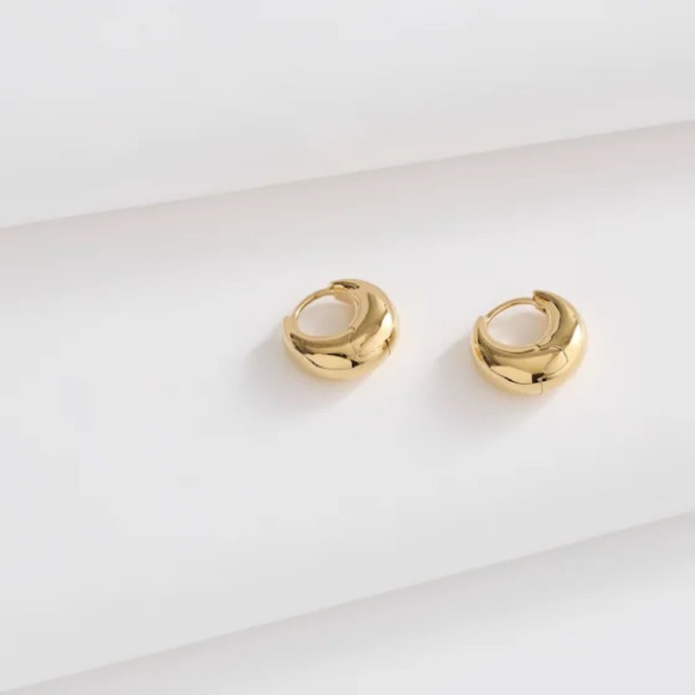 ZOË CHICCO 14K Yellow Gold Tiny Huggie Hoop Earrings | Solid Gold | Like New